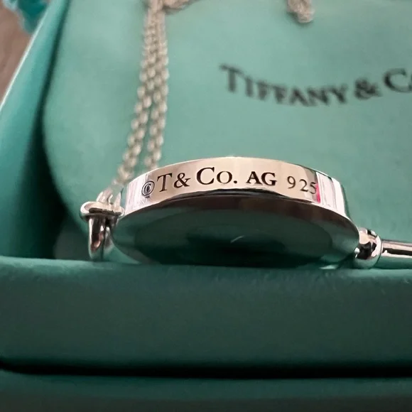 Blue enamel heart key necklace - Picture 10 of 10